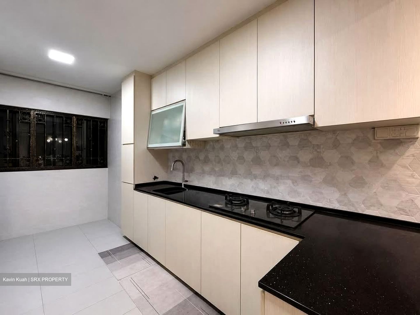Blk 427 Sun Plaza View (Tampines), HDB Executive #593370471